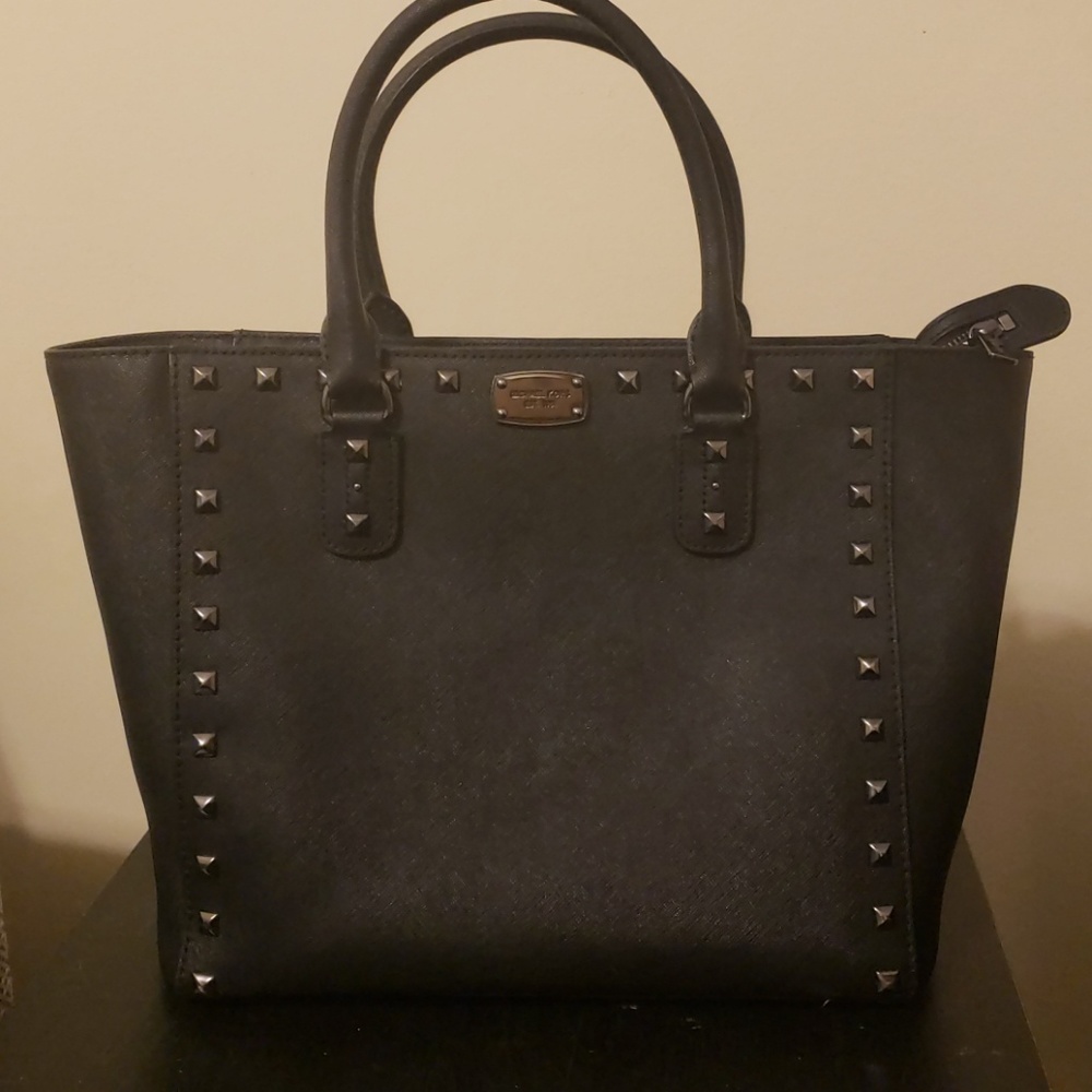 *Michael Kors Gun Metal Rivet Bag Black Authentic*